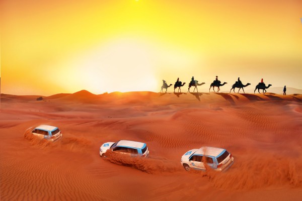 Dubai Red Dune Desert Planet Jeep-Safari-Tour mit Abendessen und Kamelritt